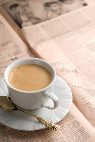 Werbefotografie Kaffee und Zeitung